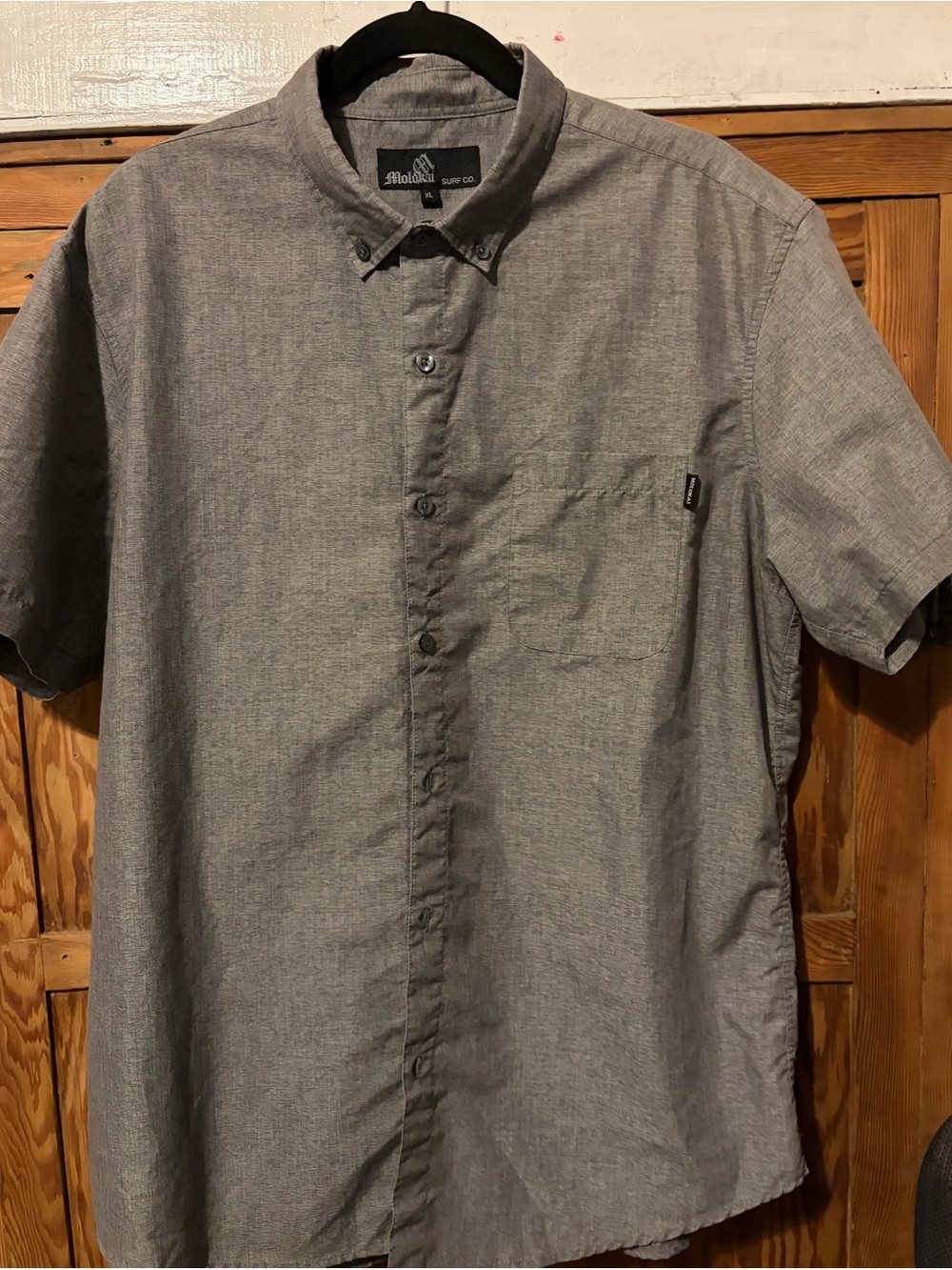 Molokai Surf Men's Short Sleeve Button-Down Shirt - Gray. XL. Cotton blend. EUC.